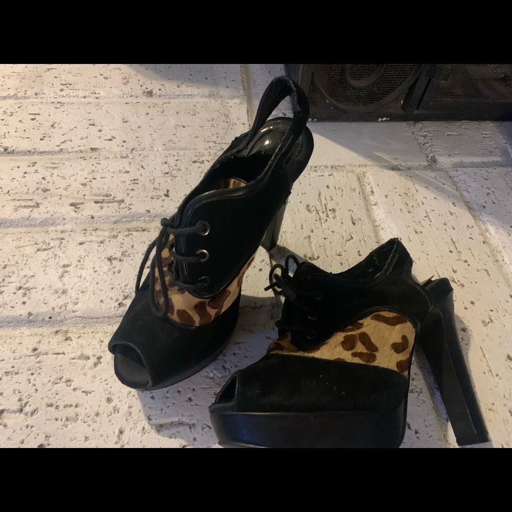 Leopard sling with base plate form